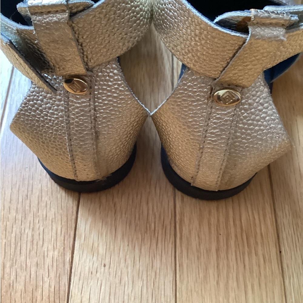 Gold gladiator leather sandals, fringe, like new, fit 6.5 - Picture 10 of 15
